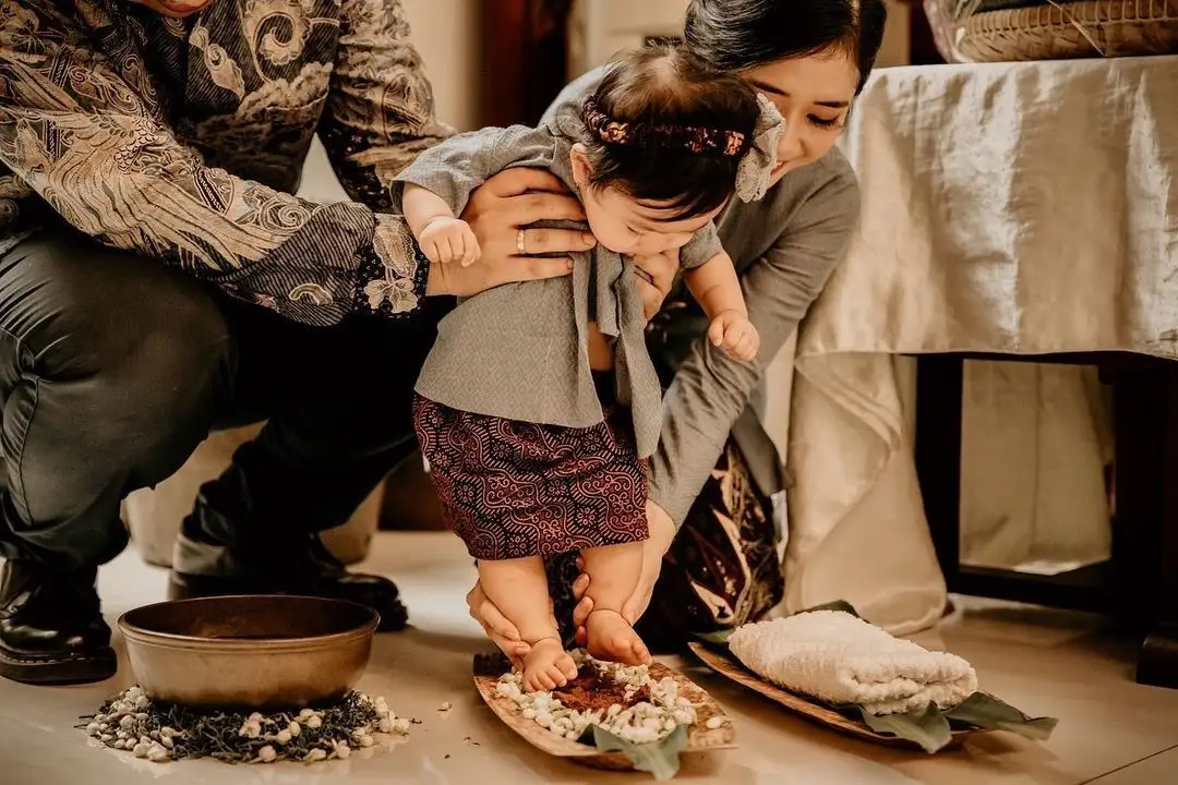 Tedhak Siten Tradition: The Meaning Behind the Javanese First-Steps Ceremony
